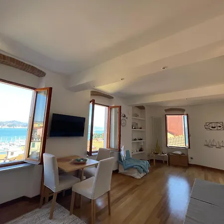 Seagull House 펜션 페차노